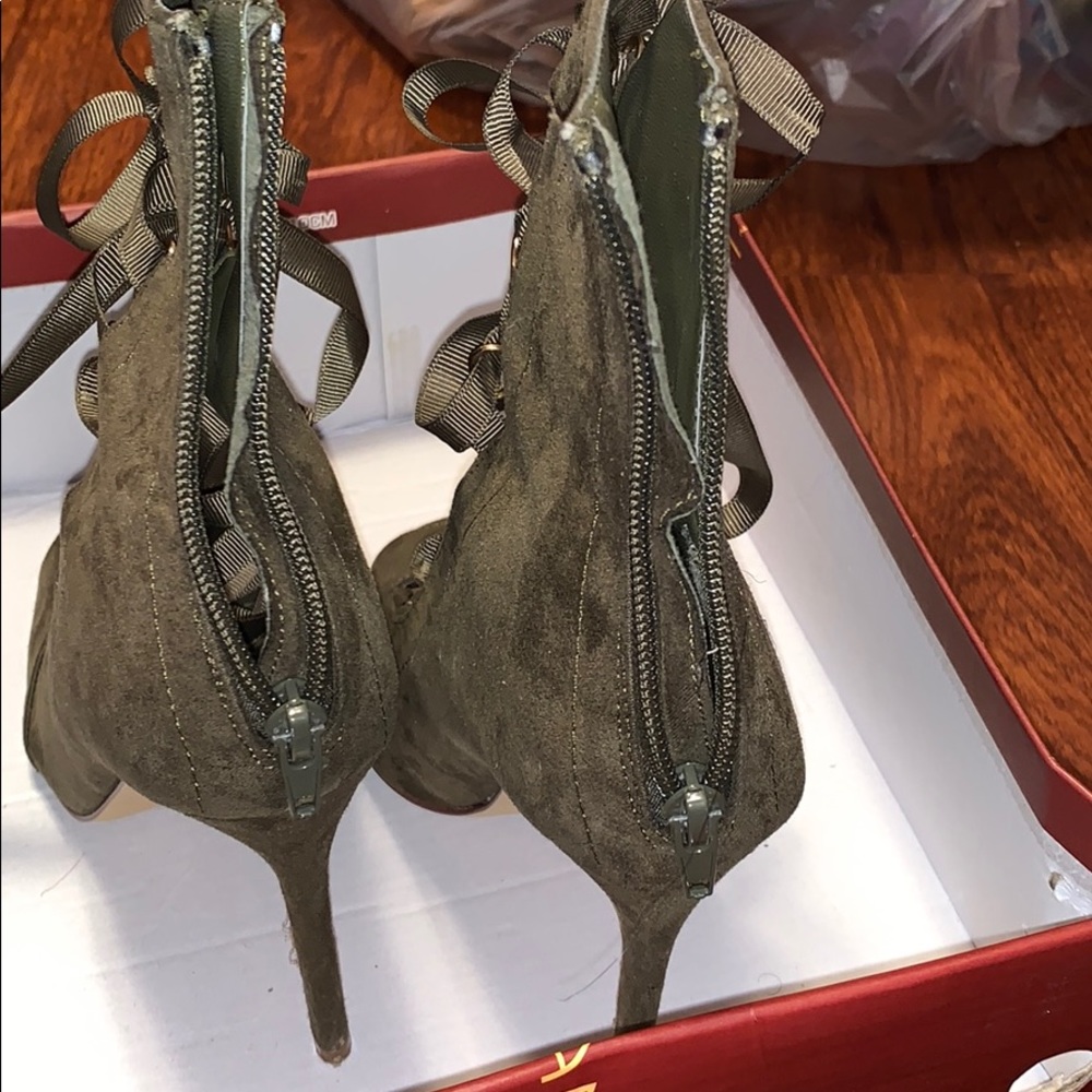 Heels - Picture 2 of 2